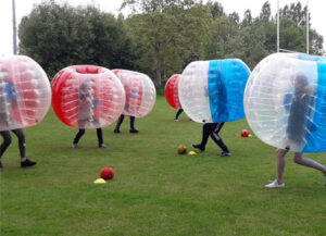 Bubbel voetbal op veld